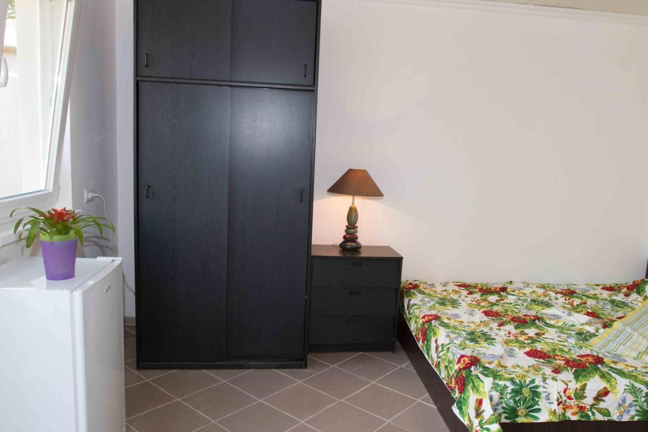 Ekonom-Domik Hotel Odessa Buitenkant foto